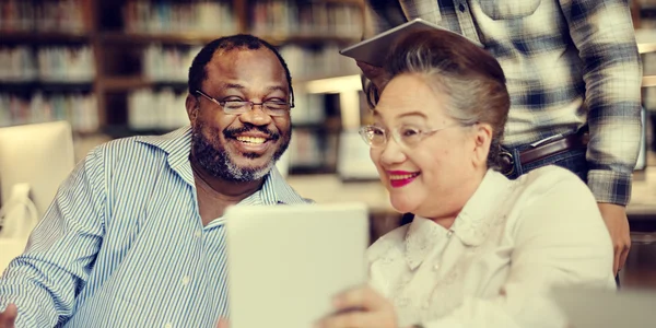 Diversity middle aged people studying — Stock fotografie