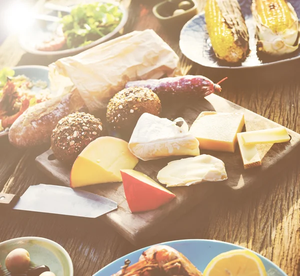 Diversiteit heerlijk eten op feestje — Stockfoto