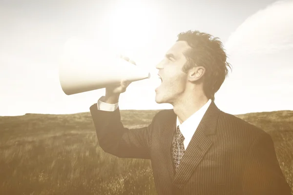 Homme d'affaires en costume avec mégaphone — Photo