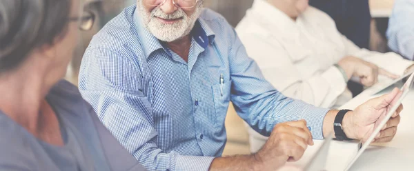 Middle aged people studying — Stock fotografie