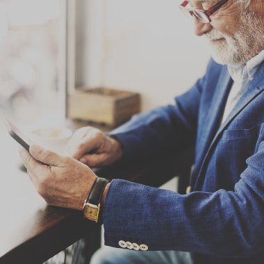 üst düzey yakışıklı