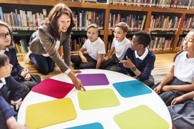 okulda ders sahip öğrenciler