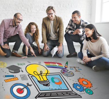 Poster ve fikir çalışma tasarımcılar