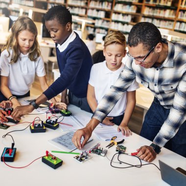 öğretmen ders öğrenciler ile sahip