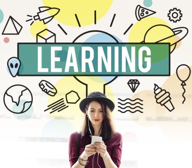 Cep telefonlu genç kadın.