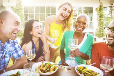 Arkadaşlarım dışarı asılı