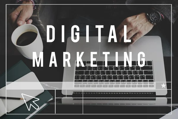 Laptop mit digitalem Marketingkonzept — Stockfoto