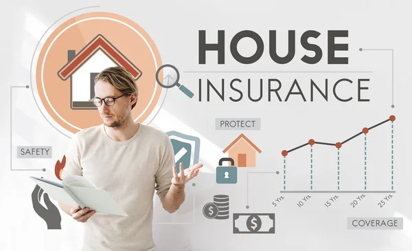 Business man working with house insurance — стоковое фото