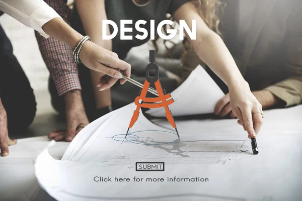 Designer che lavorano con poster e design — Foto Stock