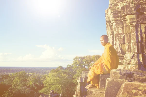 Contemplating Monk in Cambodia — Stock Photo, Image