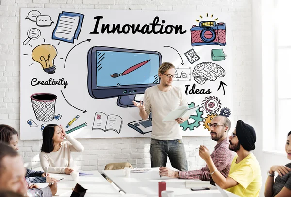 Réunion d'affaires avec innovation — Photo