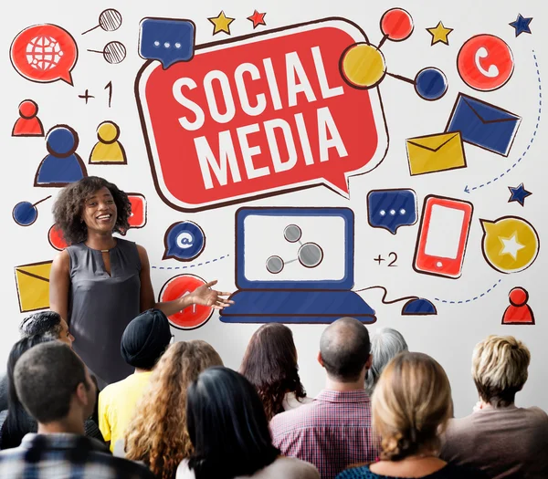 Persone in seminario con i social media — Foto Stock