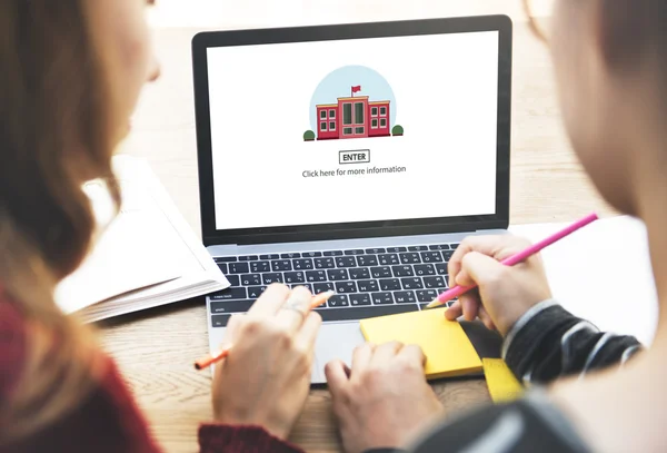 Vrouwen met laptop concept — Stockfoto