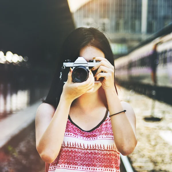 Chica haciendo fotos — Foto de Stock