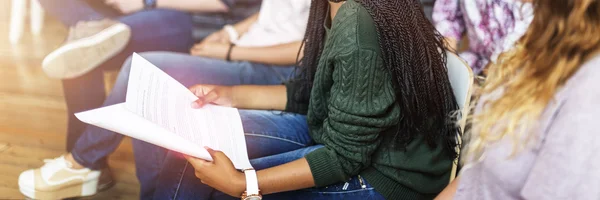 Camarades de classe en salle de classe à la conférence — Photo