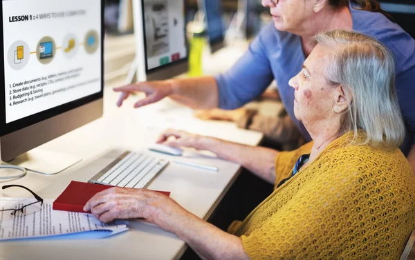 Middle aged people studying — Stock Photo, Image