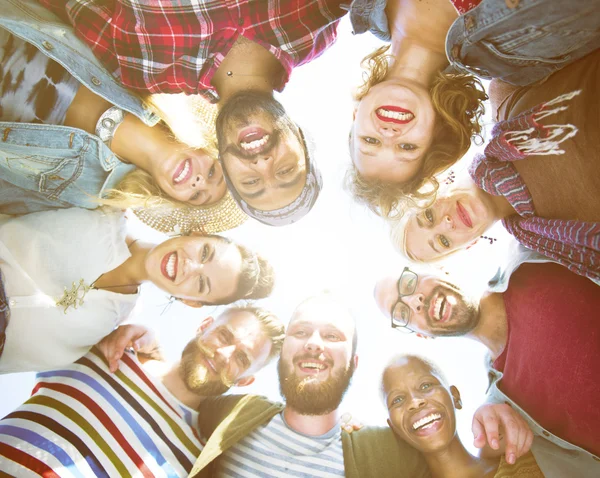 Happy vänner ha kul på sommaren — Stockfoto