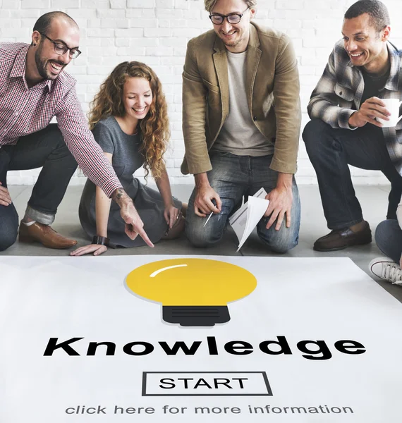 A tervezők a poszter és a tudás — Stock Fotó