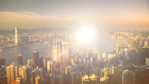 아름 다운 고층 빌딩 및 태양 빛 — 스톡 사진