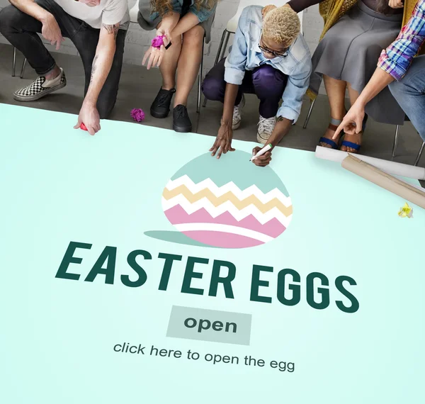 Diversidade de pessoas e ovo de Páscoa — Fotografia de Stock