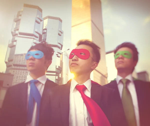 Biznesmeni w maskach superbohatera — Zdjęcie stockowe