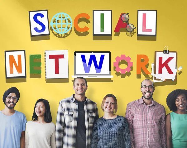 Diversità persone con social network — Foto Stock