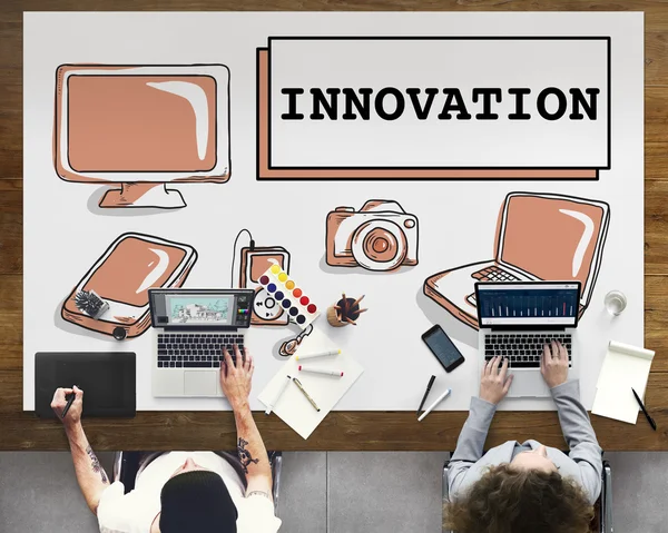 Tabell med innovation koncept — Stockfoto