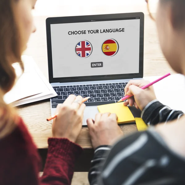 Mujeres con concepto de ordenador portátil — Foto de Stock