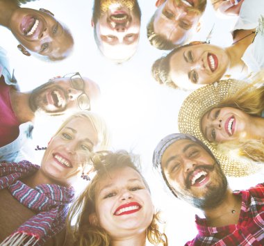 mutlu arkadaş eğlenceli tatiller