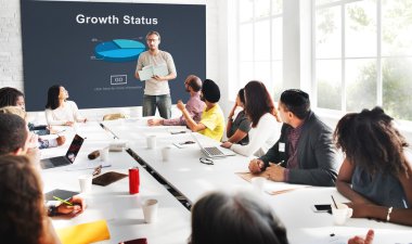 Ofiste çalışan iş adamları