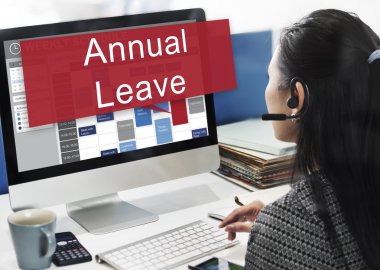 işkadını üstünde bilgisayar yıllık terk ile çalışma