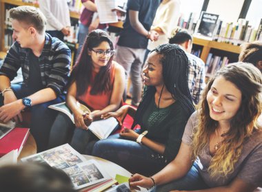 Öğrenciler birlikte öğrenme