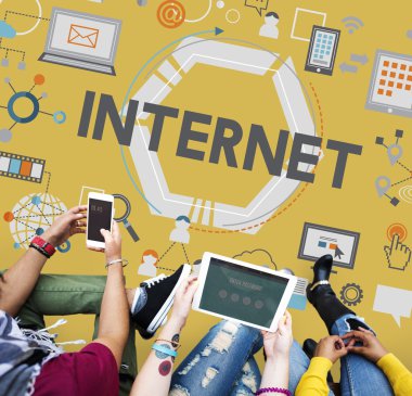 Öğrenciler internet'te sörf 