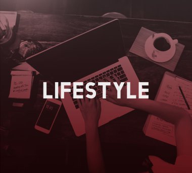 dizüstü bilgisayar ile eller