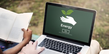 Öğrenciler internet'te sörf 