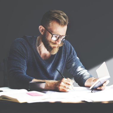 Yakışıklı adam yazılı notlar