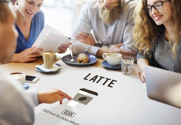 Pessoas discutindo sobre Latte — Fotografia de Stock