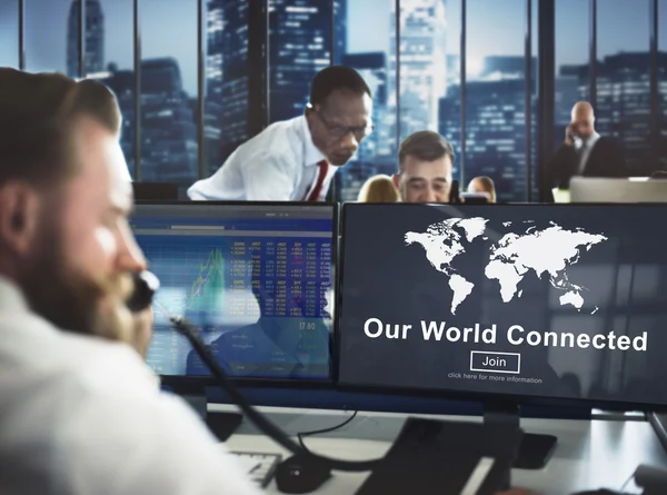 Berufstätige Geschäftsleute und vernetzte Welt — Stockfoto