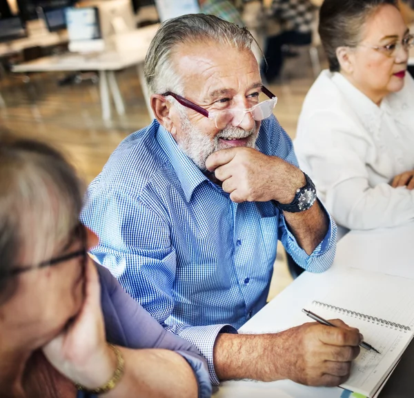 Middle aged people studying — Φωτογραφία Αρχείου