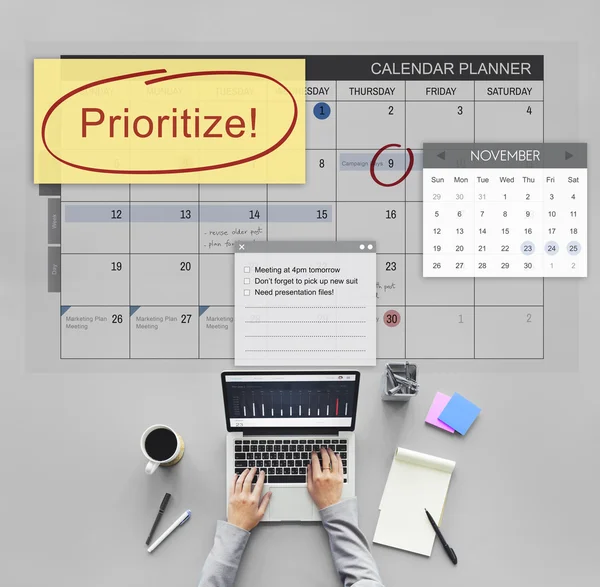 Laptop on table with prioritize — Stock Photo, Image