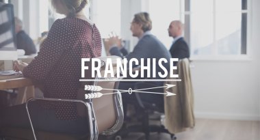 iş arkadaşları tartışıyor