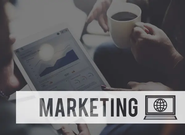 Tableta digital con marketing — Foto de Stock