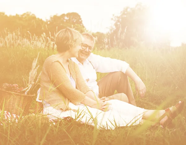 Heureux couple senior en plein air — Photo