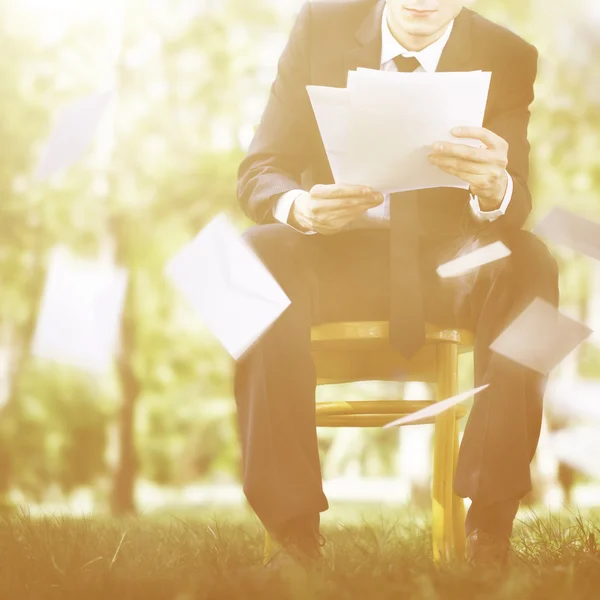 Businessman  in suit outdoor — Stock Photo, Image