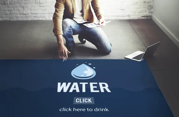 Businessman working with water — Stock Photo, Image