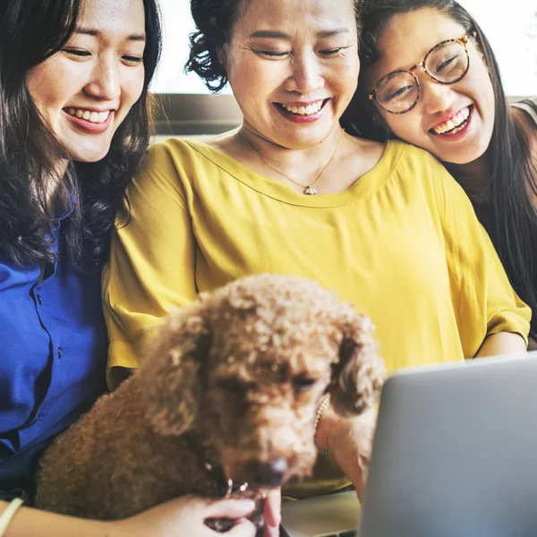 Madre e Hijas Adorables —  Fotos de Stock