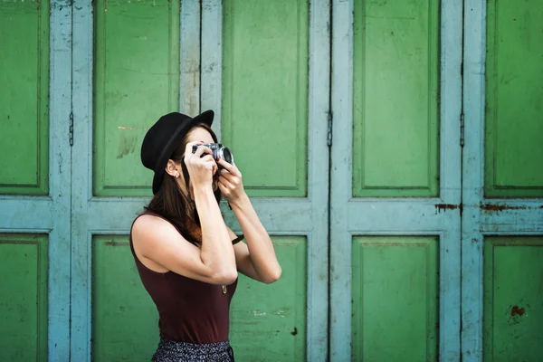 Meisje toeristische fotograferen — Stockfoto