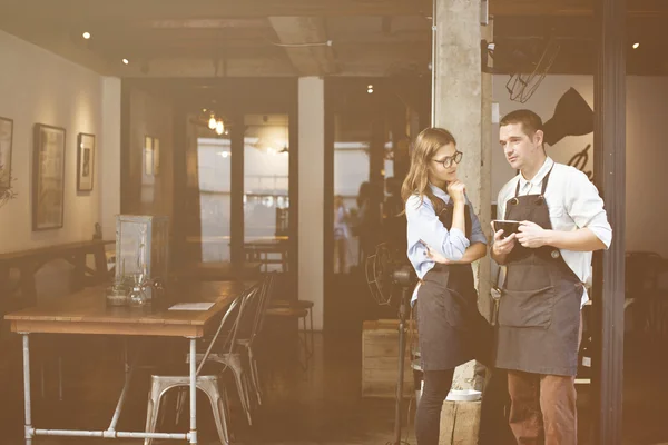 Partners praten bij koffie Shop — Stockfoto