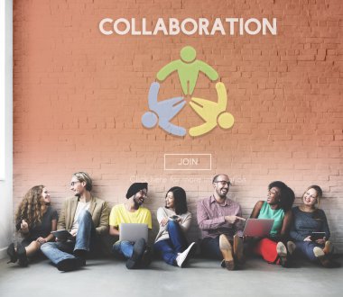 çeşitlilik arkadaşları ile işbirliği duvarının yakınında