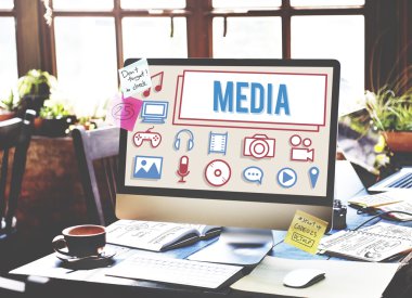 bilgisayar metin üstünde perde ile